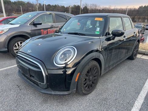 Used 2022 MINI Cooper 4-Door Hardtop image 1