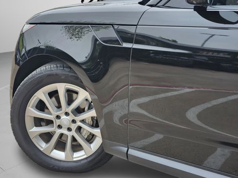 Used 2025 Land Rover Range Rover Sport SE image 6