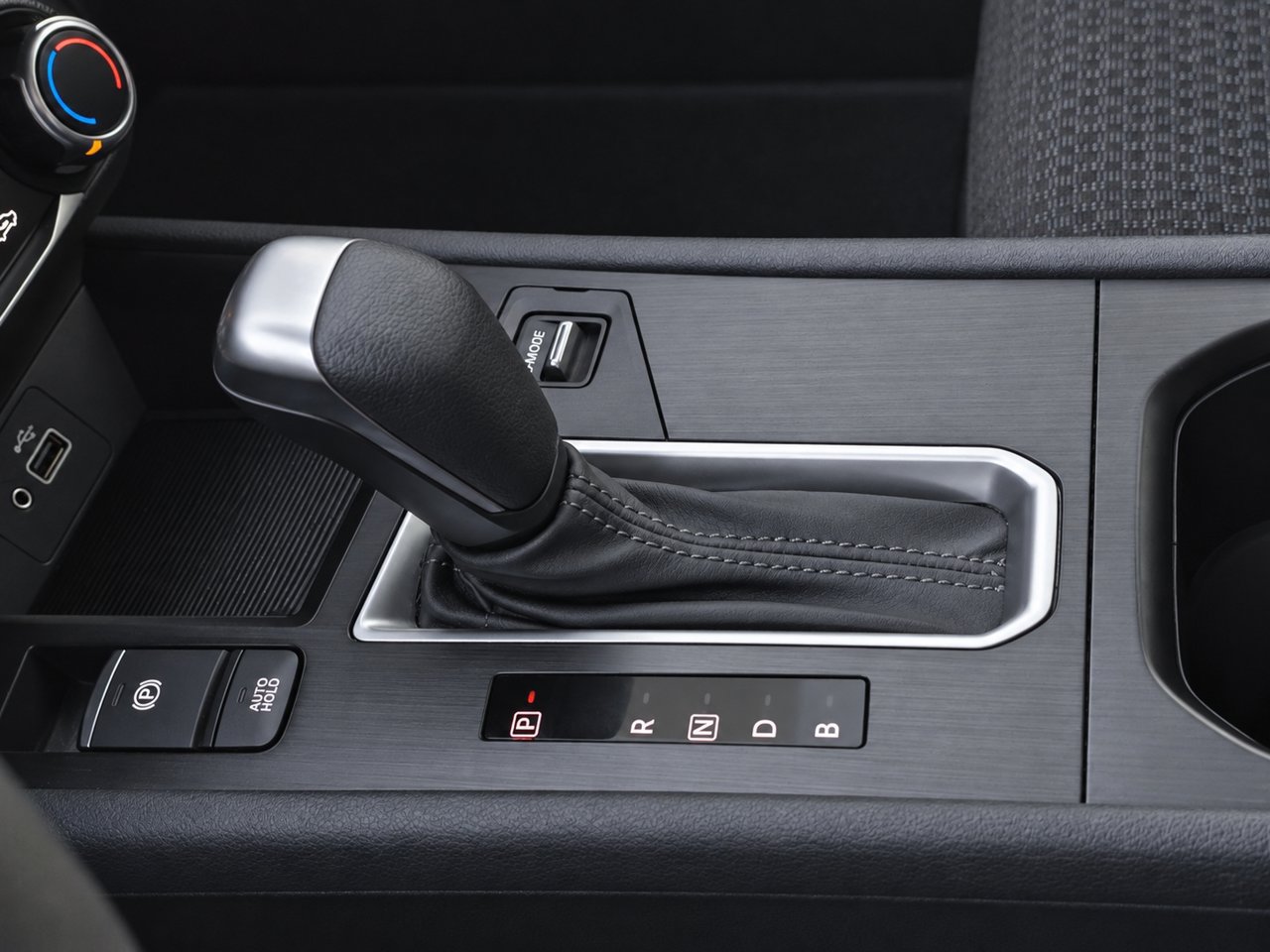 Used 2025 Nissan Kicks S FWD image 17