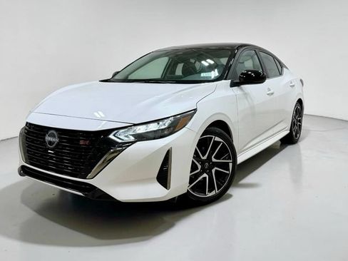Used 2024 Nissan Sentra SR FWD image 2