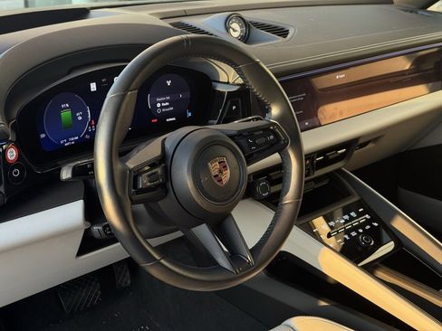 Used 2024 Porsche Macan 4 Electric image 4