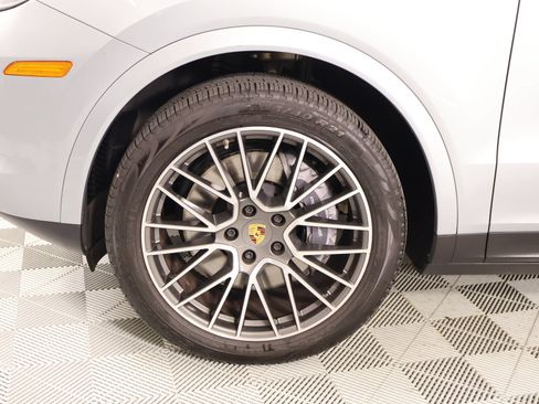 Used 2021 Porsche Cayenne AWD/4WD image 19