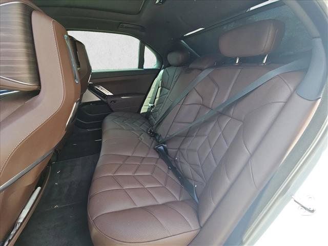 Used 2024 BMW 760i xDrive AWD/4WD image 17
