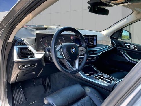 Used 2023 BMW X7 xDrive40i w/ Premium Package AWD/4WD image 4