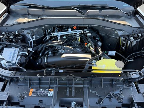 Used 2026 Ford Explorer Active RWD image 9