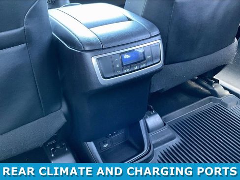 Used 2019 Toyota Highlander XLE AWD/4WD image 10