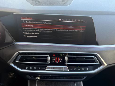 Used 2019 BMW X5 xDrive40i w/ M Sport Package AWD/4WD image 18