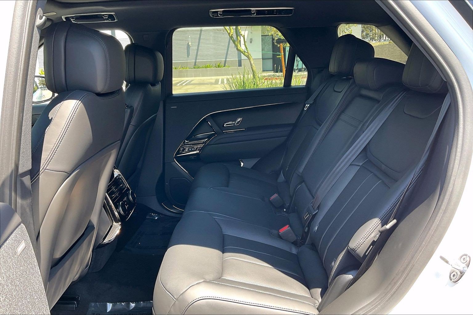 New 2026 Land Rover Range Rover Sport SE AWD/4WD image 17