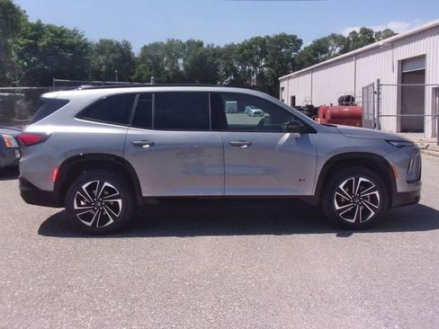 Used 2025 Buick Enclave Sport Touring w/ Power Package AWD/4WD image 8