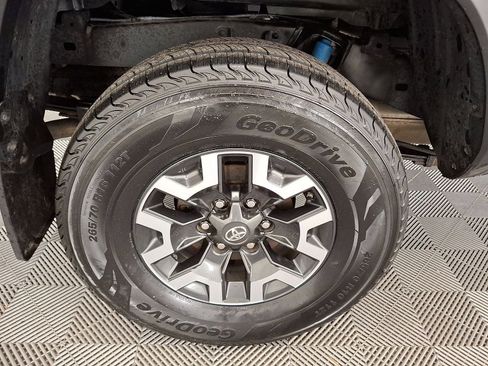 Certified 2021 Toyota Tacoma TRD Off-Road image 26