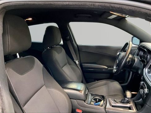 Used 2018 Dodge Charger SXT w/ Blacktop Package RWD image 30