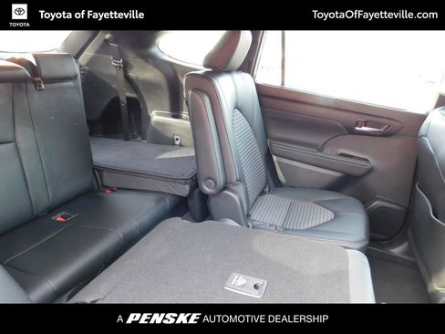Used 2023 Toyota Highlander XSE image 5