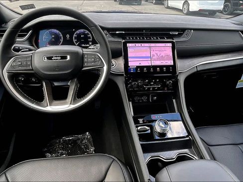 New 2025 Jeep Grand Cherokee Limited w/ Luxury Tech Group II image 5