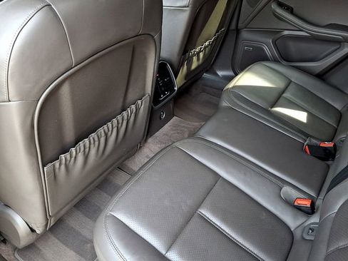 Certified 2017 Porsche Macan image 16