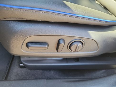 Used 2024 Buick Envista Sport Touring w/ Convenience I Package FWD image 17