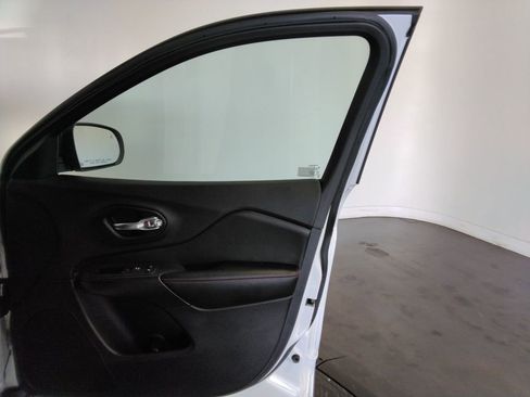 Used 2021 Jeep Cherokee Trailhawk image 44