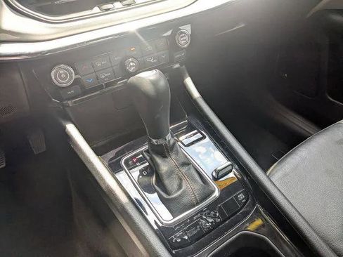 Certified 2022 Jeep Compass Limited w/ Sun and Sound Group image 20