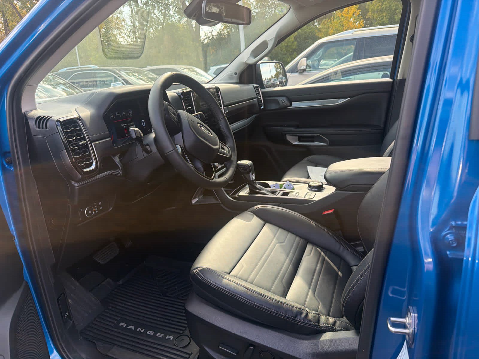 Used 2025 Ford Ranger Lariat w/ FX4 Off-Road Package AWD/4WD image 8