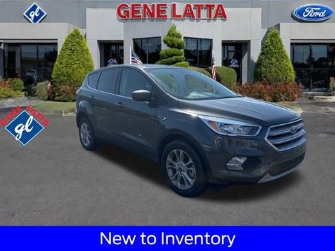 Used 2019 Ford Escape SE image 1