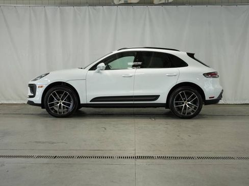Certified 2025 Porsche Macan AWD/4WD image 2