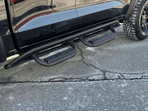 Used 2025 Chevrolet Colorado ZR2 w/ Midnight Edition image 7