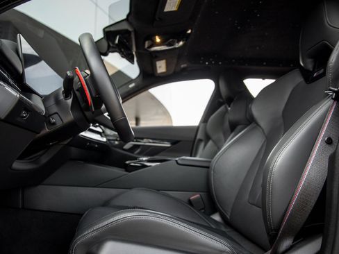 Used 2025 BMW M5 w/ Carbon Package image 24