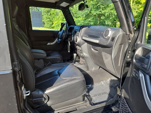 Used 2013 Jeep Wrangler Sahara w/ Dual Top Group image 19
