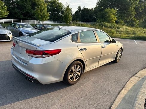 Used 2018 Kia Optima LX FWD image 3