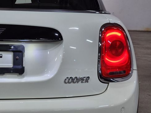 Used 2019 MINI Cooper 4-Door Hardtop image 23