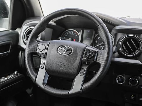 Used 2021 Toyota Tacoma TRD Off-Road w/ Technology Package AWD/4WD image 15