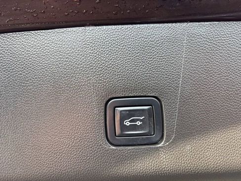 Used 2021 Chevrolet Traverse LT image 37