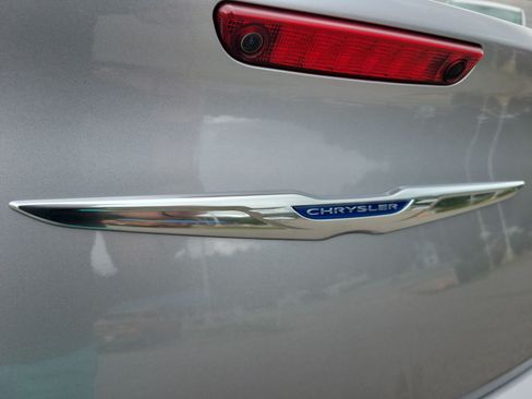 Used 2016 Chrysler 300 Limited RWD image 22