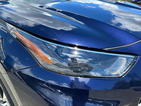 Used 2023 Toyota Highlander XLE AWD/4WD image 32
