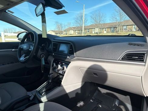 Used 2019 Hyundai Elantra SEL image 12