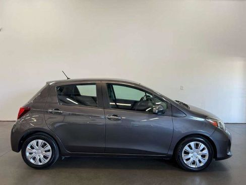 Used 2016 Toyota Yaris L image 2
