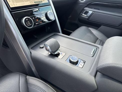 Used 2024 Land Rover Discovery S AWD/4WD image 21