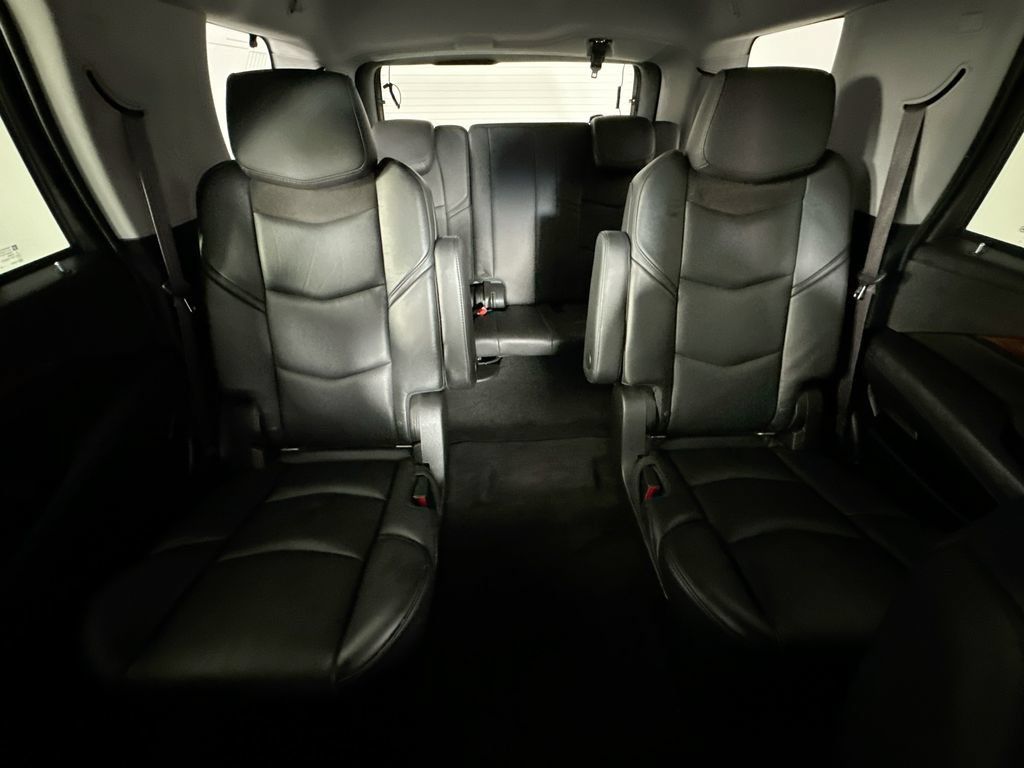 Used 2015 Cadillac Escalade Luxury AWD/4WD image 13