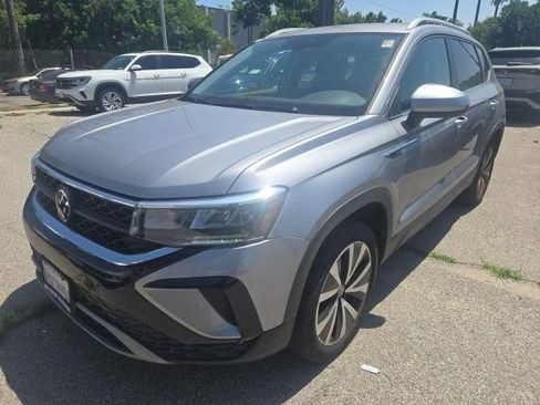 Used 2023 Volkswagen Taos SE image 3