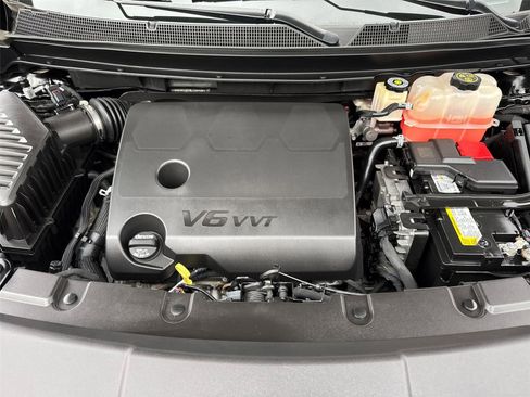 Used 2023 Chevrolet Traverse LS image 14