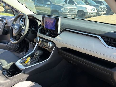 Used 2023 Toyota RAV4 XLE AWD/4WD image 18