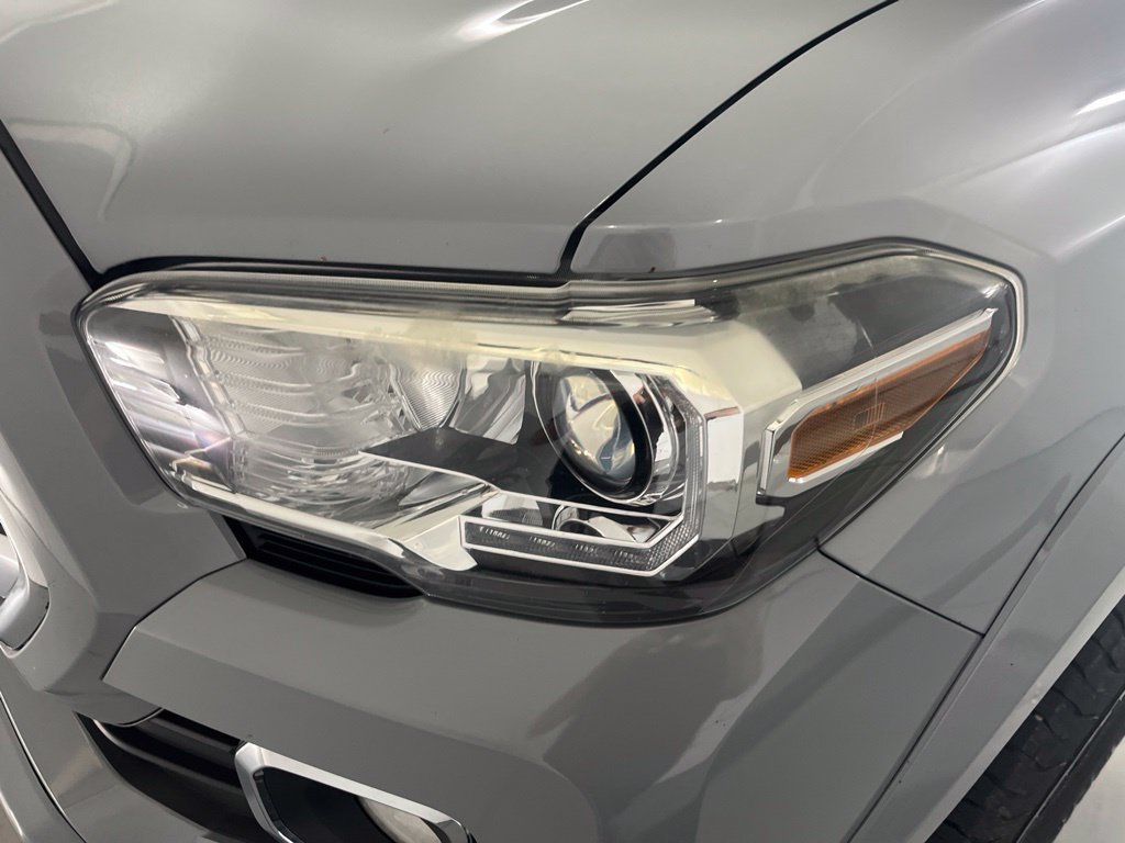 Used 2019 Toyota Tacoma Limited AWD/4WD image 34