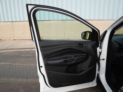 Used 2019 Ford Escape S image 18