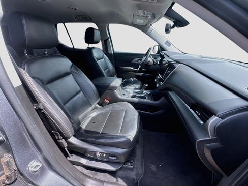 Used 2020 Chevrolet Traverse RS FWD image 14