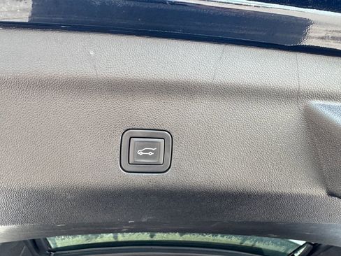 Used 2023 GMC Yukon Denali AWD/4WD image 38