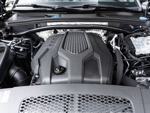 Certified 2026 Porsche Macan AWD/4WD image 37