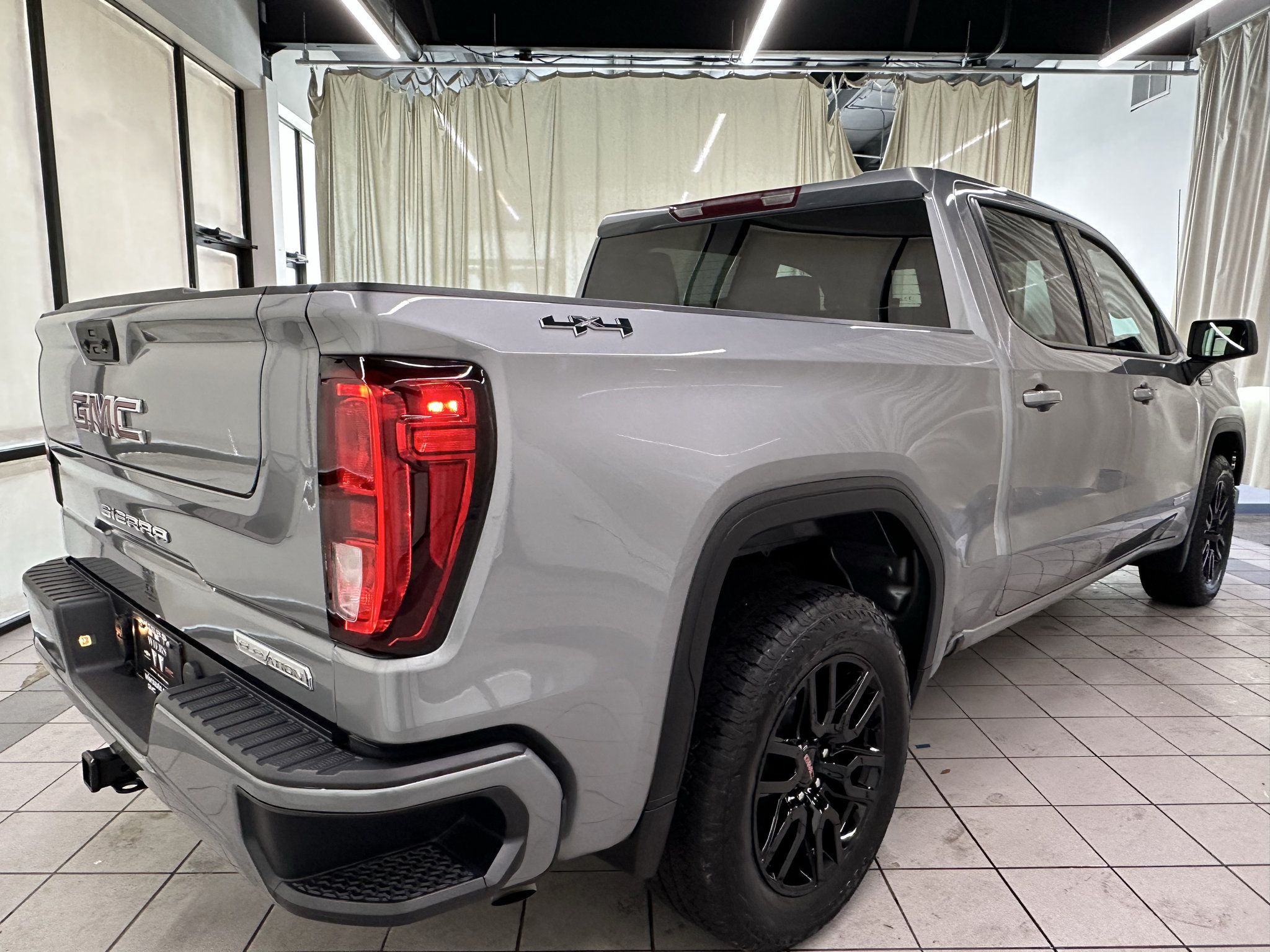 Used 2025 GMC Sierra 1500 Elevation AWD/4WD image 5