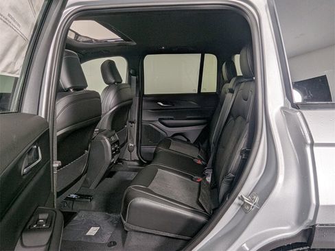 New 2025 Jeep Grand Cherokee Altitude image 26