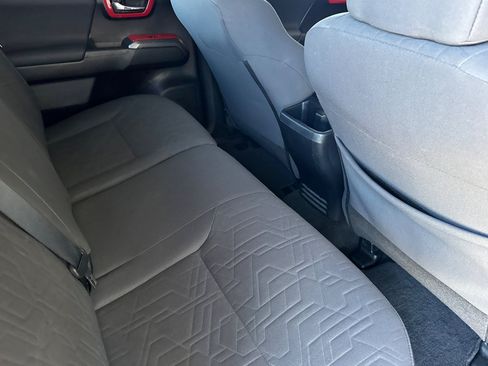 Used 2019 Toyota Tacoma TRD Sport AWD/4WD image 31