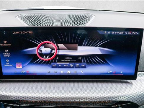 Certified 2025 BMW 330i xDrive Sedan w/ Convenience Package image 18