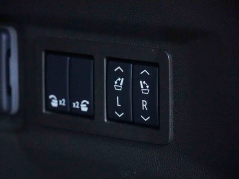 Used 2024 Chevrolet Tahoe Z71 w/ Luxury Package image 40